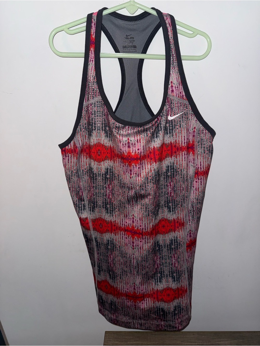 Nike Women’s Red and Black Abstract Racerback Tank Top athletic top size large